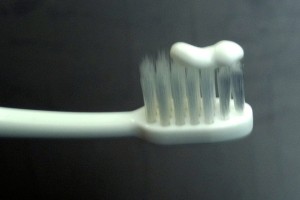 歯磨き粉・横